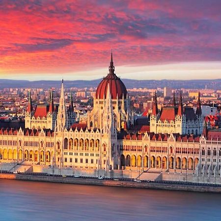 2Budapest Eye-Freegym And Sauna Luxury Home Ngoại thất bức ảnh