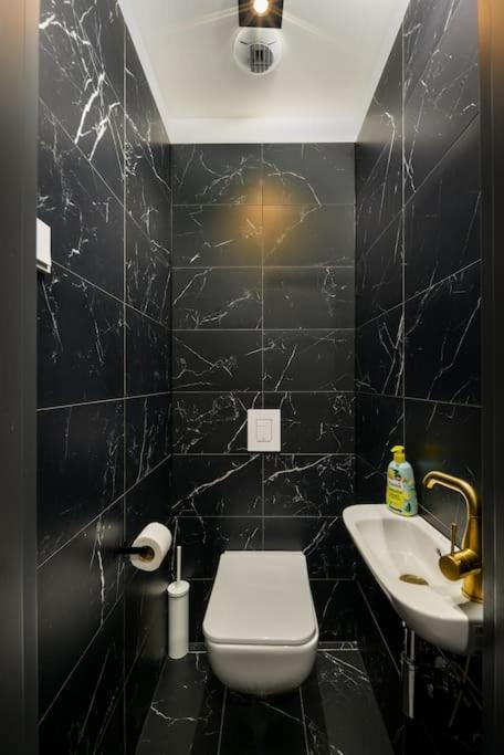 2Budapest Eye-Freegym And Sauna Luxury Home Ngoại thất bức ảnh