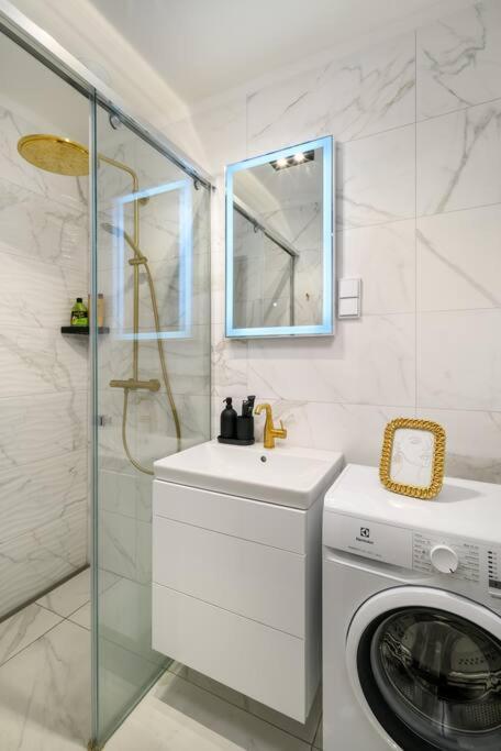 2Budapest Eye-Freegym And Sauna Luxury Home Ngoại thất bức ảnh