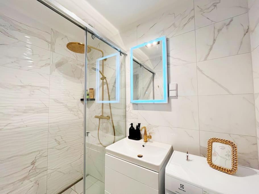 2Budapest Eye-Freegym And Sauna Luxury Home Ngoại thất bức ảnh